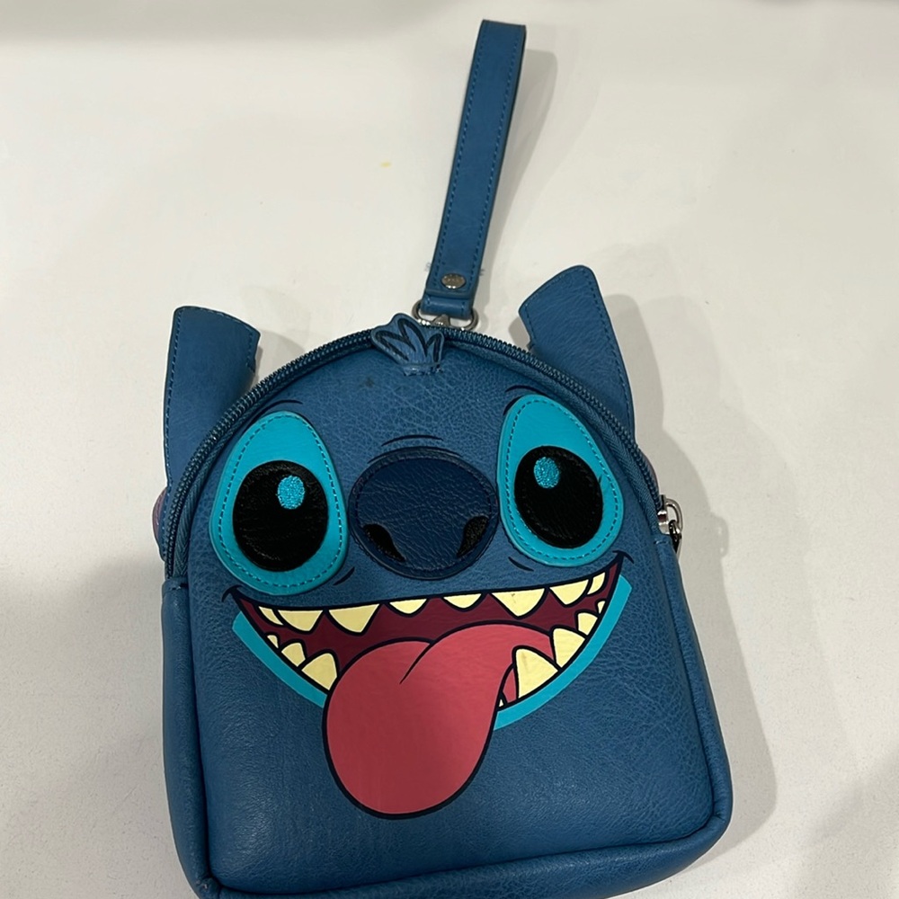 🦋🦋🦋🦋HP🦋🦋🦋🦋🦋Disney Parks wristlet. Never used.